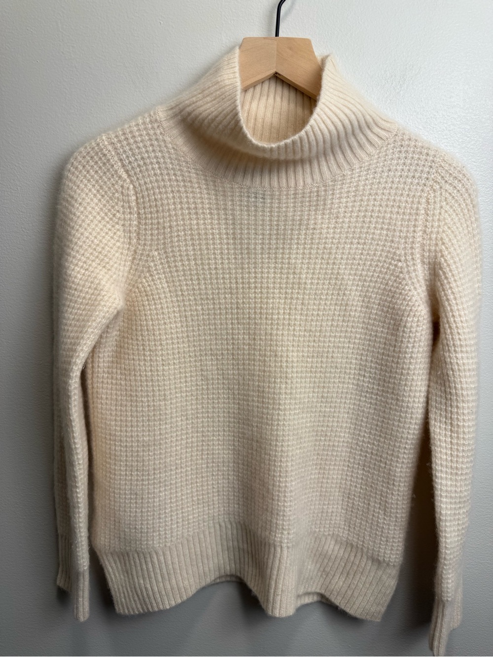 Women's Cream Turtleneck 100% Cashmere Sweater Sz L